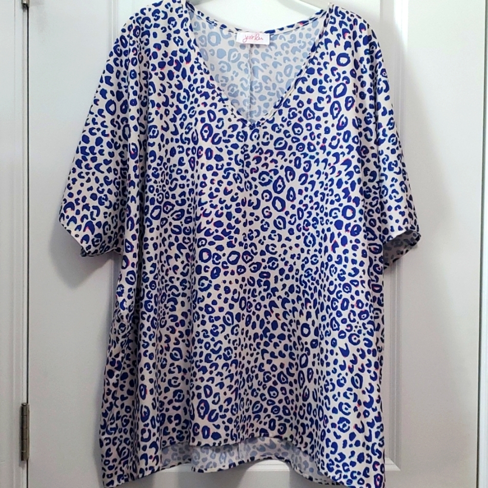 🌺 Jess Lea- oversized leopard print top